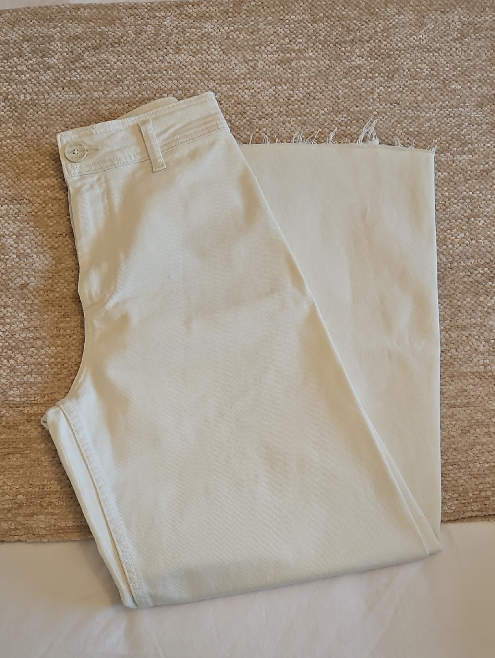 ZARA White Button-Front High-Rise Jeans